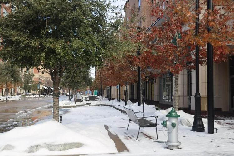 Badai Musim Dingin Membuat Ribuan Penerbangan Di AS Batal