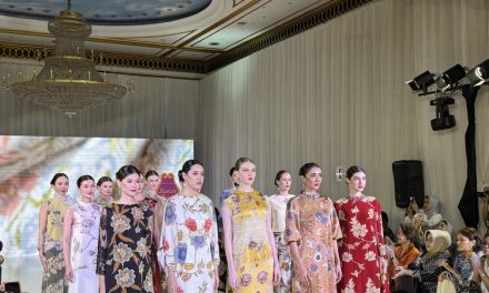 Pesona Taman Bunga Dalam Koleksi Batik Danar Hadi Terbaru