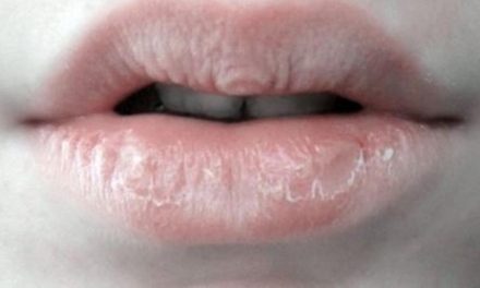 Kesalahan Umum Saat Memakai Lipstik Dan Cara Menghindarinya