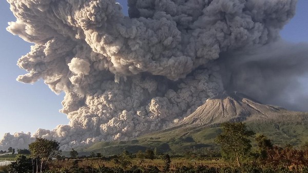 Gunung Sinabung Erupsi: Mengenal Aktivitas Vulkanik Dampak