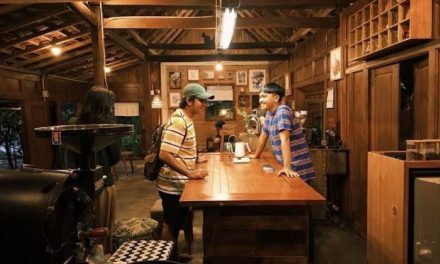 Slow Bar: Konsep Kedai Minuman Menawarkan Suasana Santai