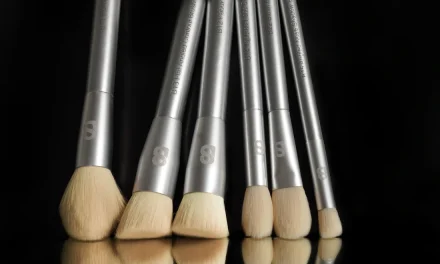 Kuas Makeup: Mengenal Jenis, Fungsi, Dan Cara Membersihkan