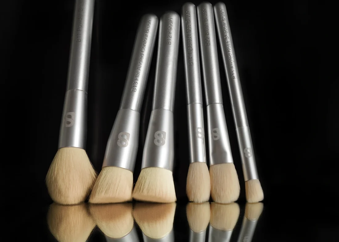 Kuas Makeup: Mengenal Jenis, Fungsi, Dan Cara Membersihkan